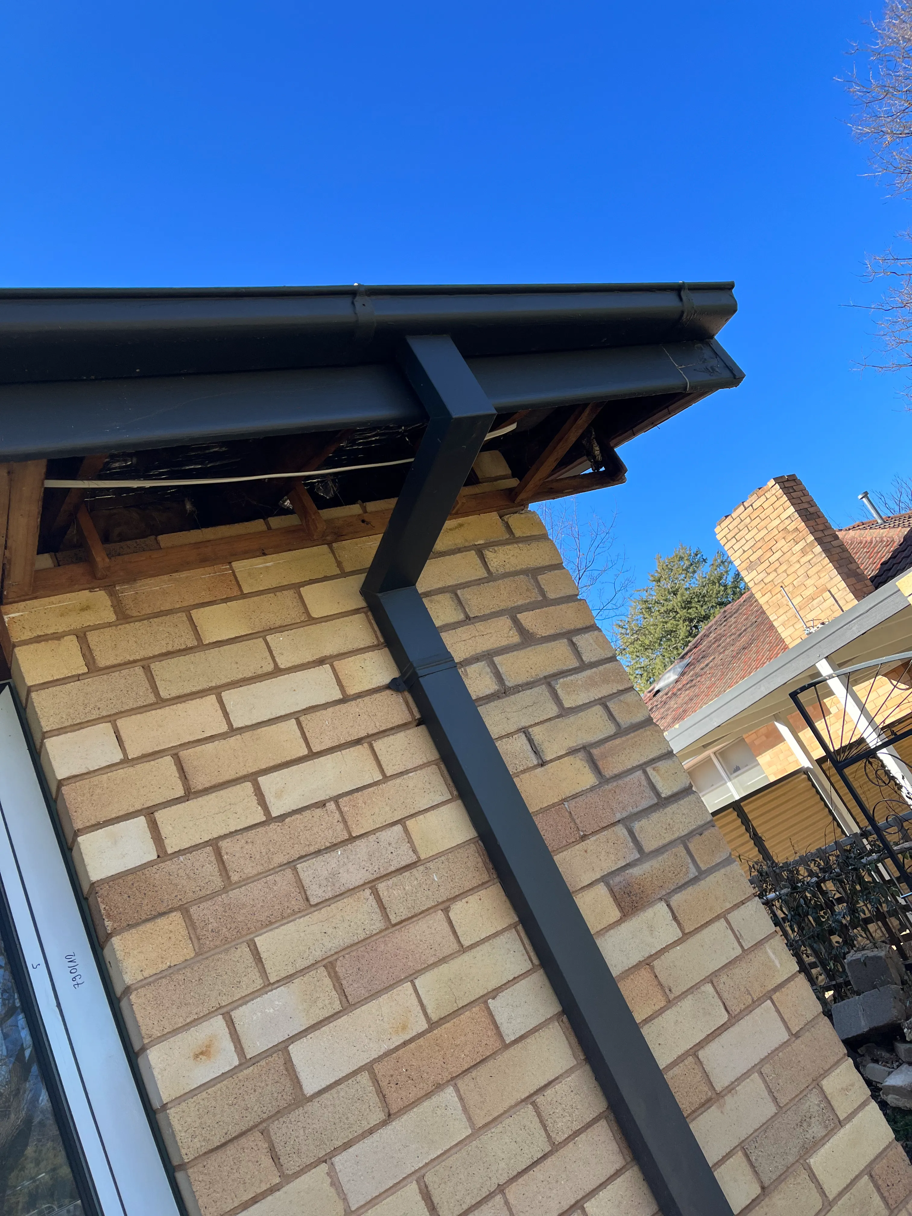 Seamless gutter installation in Canberra by ShelterSafe Professional gutter installation Canberra - seamless guttering work